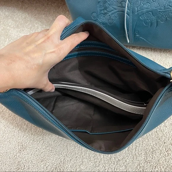 Vegan leather tote with insert n crossbody strap - Picture 8 of 10